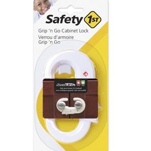 Safety 1st Grip’n’go cabinet lock to protect baby/toddler childs